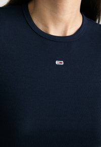 Tommy Jeans SLIM ESSENTIAL - Long sleeved top - dark night navy