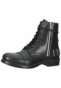 Botín negro de cuero hasta el tobillo con cordones en la parte delantera, acento de cremallera plateada y tacón texturizado. Presenta una punta redondeada y detalles de costura.