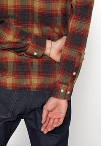 Only & Sons ONSLUCA LIFE CHECK - Camisa - kangaroo
