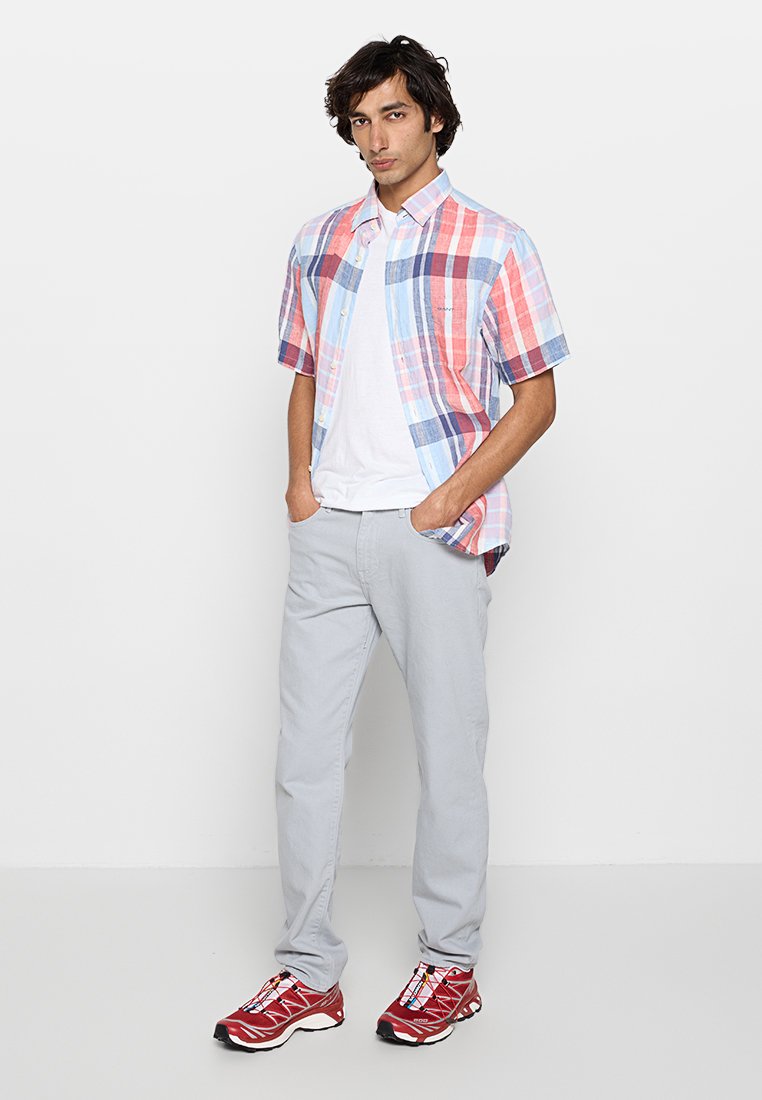 REGULAR FIT