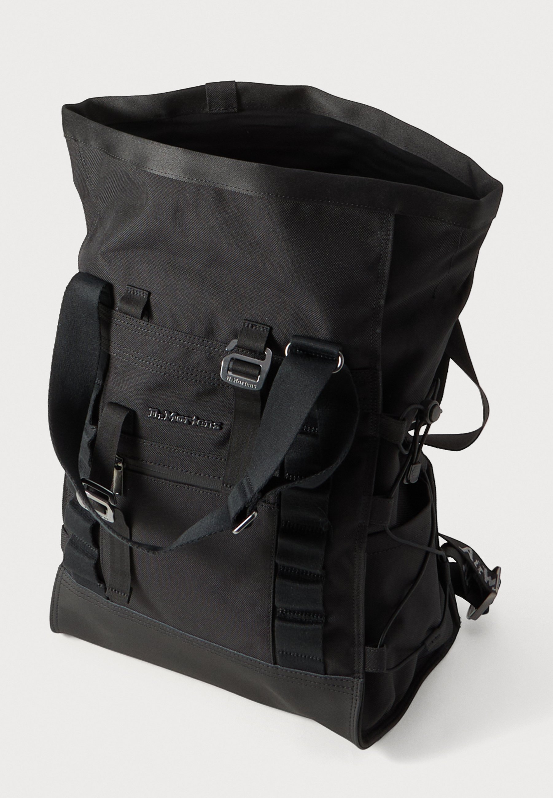 Dr. Martens ブラック リュック・バックパック Dr. Martens BACKPACK UNISEX - Rucksack - black - Zalando.co.uk