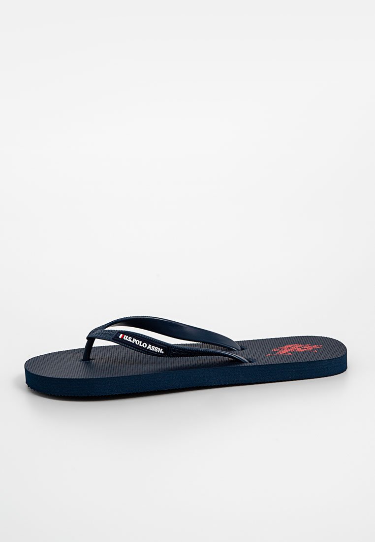 Chanclas azul marino con suela texturizada, tiras de goma y el logo de U.S. Polo Assn. en blanco y rojo en la tira.
