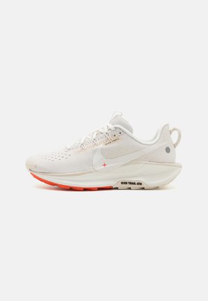 Nike Performance REACTX PEGASUS 5 - Scarpe da trail running - phantom/sail/picante red/black
