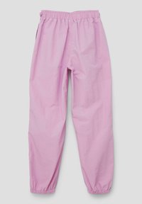 Rosa elastische Hosen mit gerafften Bündchen, aus leichtem Material. Verfügt über Seitentaschen und eine glatte Textur.