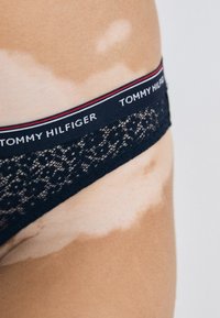 Tommy Hilfiger 3 PACK - Slip - desert sky/deep rouge/white