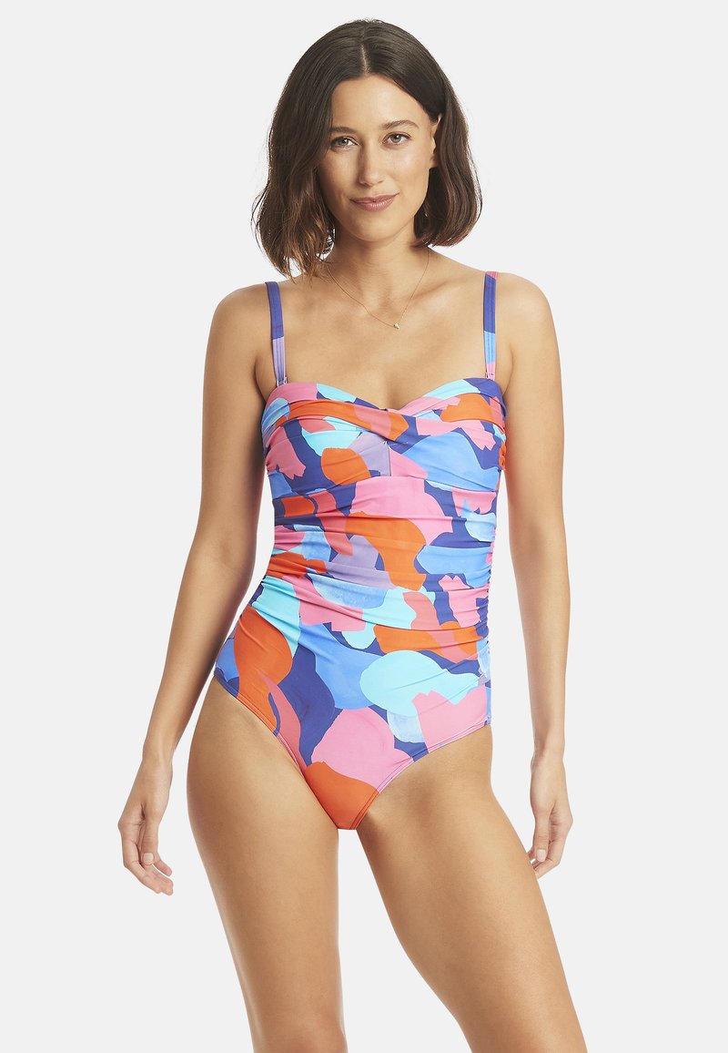 Maillot de bain une pièce multicolore avec un décolleté en cœur, des bretelles réglables et des détails froncés. Présente des motifs abstraits vibrants bleus, roses et oranges.