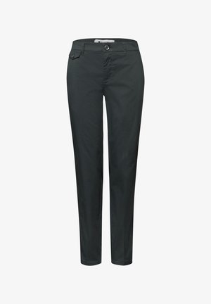 Musta slim fit -housut edessä napilla ja vetoketjulla, sivutaskuilla ja räätälöidyillä suorilla lahkeilla, esitettynä valkoista taustaa vasten.