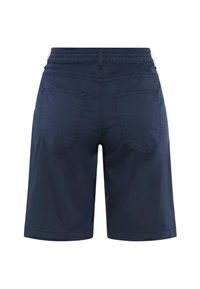 Pantaloni corti blu navy con una vestibilità morbida, vita elastica e due tasche posteriori con cucitura rinforzata e senza hardware visibile.