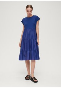 s.Oliver MIT VOLANTS - Sukienka letnia