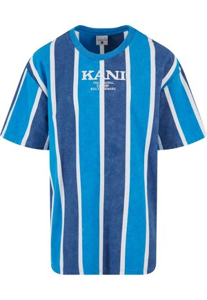 T-shirt a righe blu e bianche con scollatura rotonda. Presenta il marchio "KANI" in testo bianco sul petto. Materiale in cotone, maniche corte.
