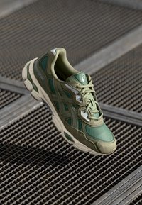 ASICS SportStyle GEL NYC UNISEX - Joggesko - grove/olive