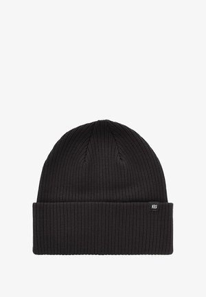 Czarna prążkowana dzianinowa czapka z wywiniętym brzegiem. Z boku małą metkę z logo. Miękka w dotyku, zapewnia ciepło i komfort.