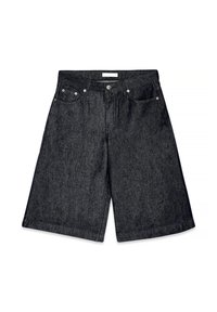 Shorts en denim noir avec une coupe décontractée, dotés d'une ceinture, de poches avant et d'un ourlet net. Texture lisse avec un léger délavage.