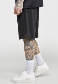 SIKSILK Šortky - black