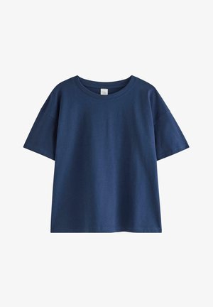 Marineblå T-shirt med korte ærmer, rund halsudskæring og afslappet pasform mod en hvid baggrund.