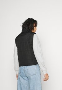 Vero Moda Petite Vesta - black