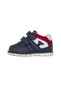 Sneaker per bambini di colore blu navy con accenti bianchi e rossi, realizzati in un materiale sintetico testurizzato. Presentano due cinturini in velcro e una suola in gomma.