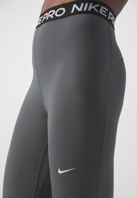 Nike Performance 365 - Leggings - iron grey/white