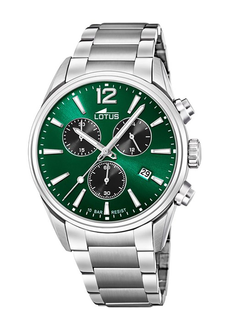 Reloj de hombre con correa de acero inoxidable plateado. La esfera verde presenta marcadores de hora plateados, tres subesferas de cronógrafo negras y un indicador de fecha.
