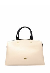 Bolso de mano texturizado en color beige con asas negras; presenta accesorios de hardware dorado y un logo dorado en la parte frontal. Cierre superior con cremallera.
