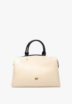 Borsa beige con texture e manici neri; presenta accenti in metallo dorato e un logo dorato sulla parte anteriore. Chiusura superiore con zip.