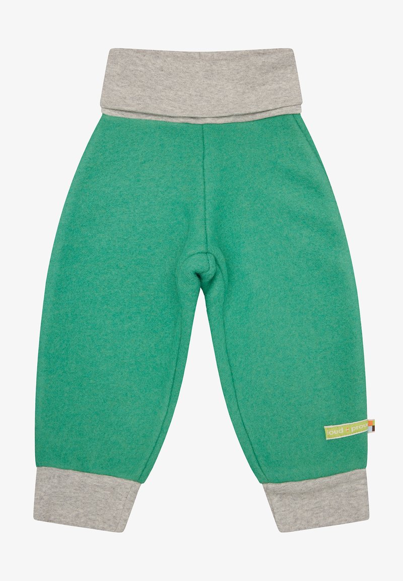 Grüne Fleece-Sweatpants mit einem grauen elastischen Bund und Bündchen. Mit einem runden Kniepatch und einem kleinen "loud + proud"-Etikett an der Seite.