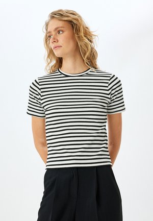 Gestreepte zwart-witte geribbelde t-shirt met een ronde halslijn en korte mouwen. Aansluitend ontwerp met een gestructureerde stof.