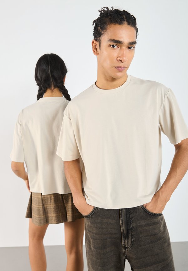 UNISEX BASIC BOXY CROPPED T SHIRT - Basic T-shirt - oatmeal