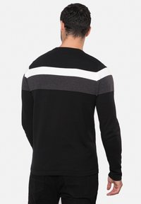 Threadbare Pullover - black