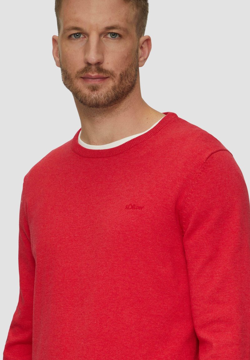 MIT LOGO-STICKEREI Strickpullover himbeere/rot