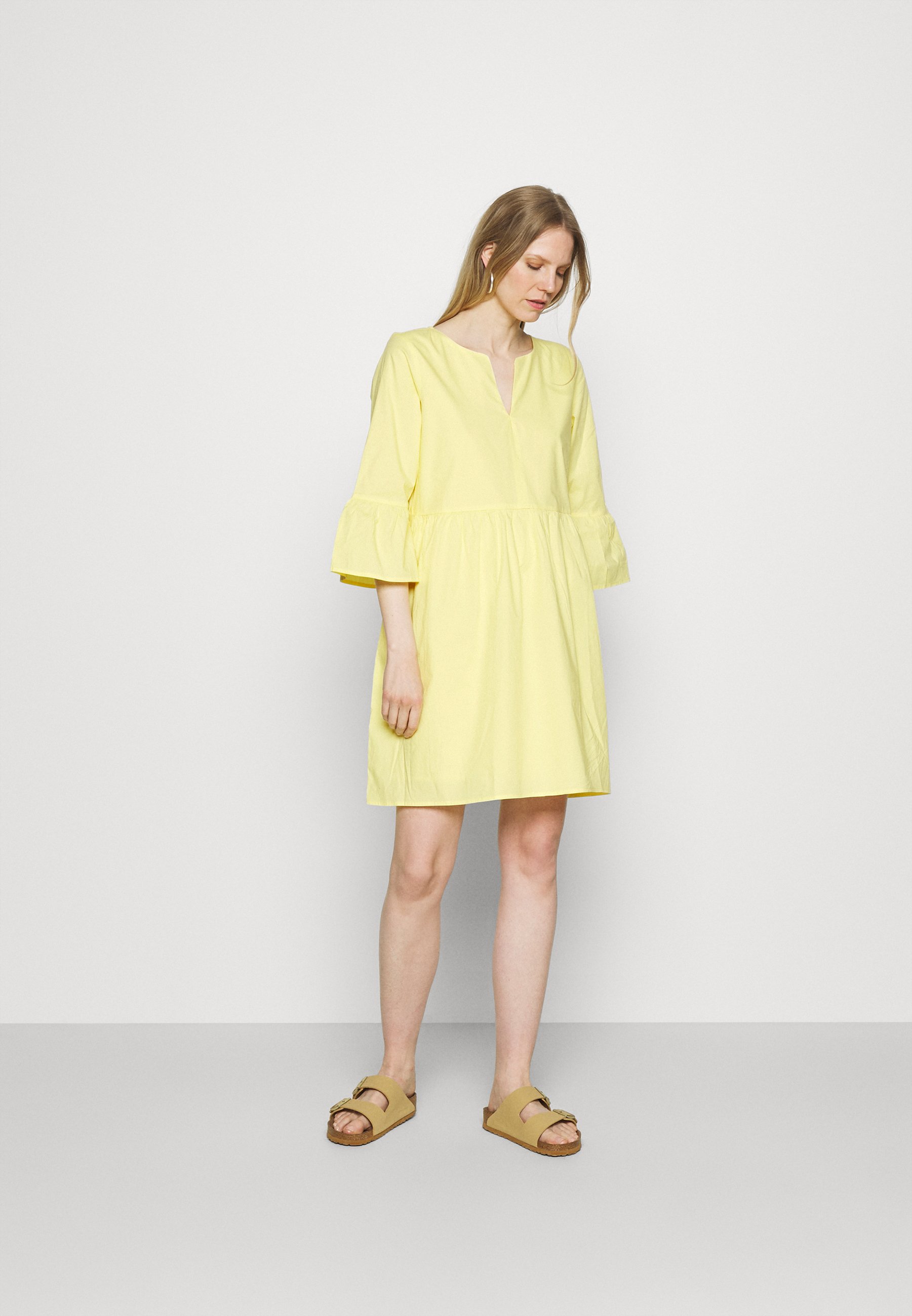 robe jaune esprit