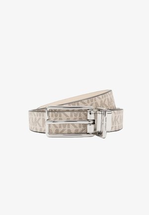 Beiger Designer-Gürtel mit wiederholtem MK-Logo-Muster, silberner Metallschnalle und "Michael Kors" eingraviert auf der Schnalle.