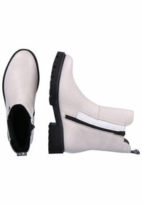 Stivaletti in pelle grigia chiara, con cerniera laterale, suola in robusto gomma nera e design minimalista con texture liscia.