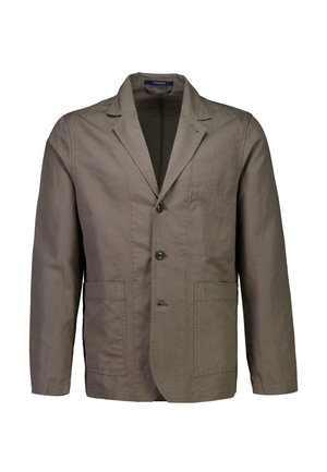 Męska taupe casualowa marynarka z wykładanymi klapami, zapinana na trzy guziki, z dwoma dużymi naszywanymi kieszeniami z przodu, prezentowana na białym tle.