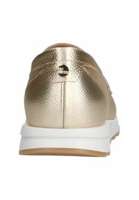 Goldene metallische Sneaker mit strukturiertem Finish, weißer Zwischensohle und einem tanfarbenen Gummisohle. Verfügt über ein rundes Logo-Detail an der Ferse.