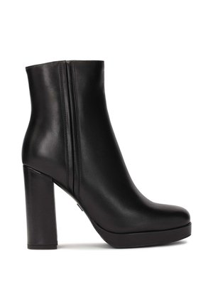Mustat nahka ankle boots korkean lohko korolla, sileällä pinnalla, sivuvetoketjulla ja pyöreällä kärjellä. Lisää korkeutta antava pohja.