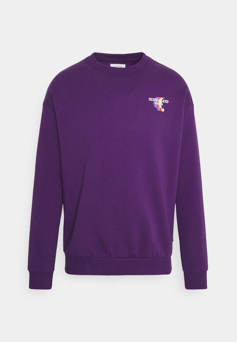 Sweat-shirt violet à manches longues et col rond, avec un petit texte coloré "MIND BLOW YEAH" imprimé sur la poitrine, côté supérieur gauche.