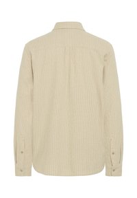Beige ribbet skjorte med lange ærmer og knap-Down krave, med en lige kant og knaplukning ved håndleddene, lavet af et struktureret stof.