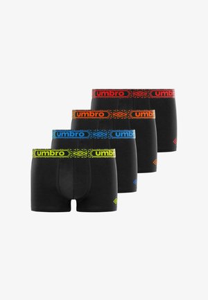 Quatre paires de boxers pour hommes noirs avec des ceintures à logo "umbro" en jaune, bleu, orange et rouge, disposées en rangée décalée.