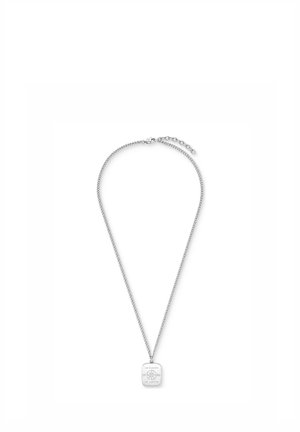 Zilveren ketting met een vierkante hanger met een kompasontwerp en de tekst "1962" en "Tom Tailor Post."