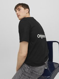 Jack & Jones JORVESTERBRO BACK SS CREW NECK  - Apdrukāts T-krekls - black
