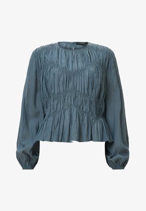 Blusa de manga larga azul claro con textura fruncida, escote redondo y dobladillo tipo peplum. La tela parece suave y lisa.