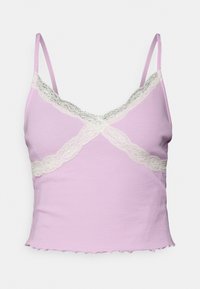 Camisola leve roxa com rendas ao longo da gola e alças ajustáveis. Textura ribbtada, bainha ondulada, tecido suave.