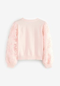 Rosa kortärmad sweatshirt med enfärgad kropp och genomskinliga ärmar med blommönster. Har ribbade muddar och nederkant. Mjuk textur överlag.