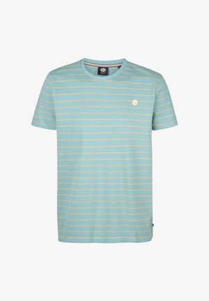 Lichtblauw katoenen t-shirt met horizontale witte strepen, ronde hals, korte mouwen en een klein logo op de borst. Glad textuur.