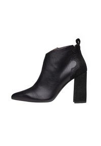 Bottines noires à bout pointu, tige en cuir lisse, accents texturés et un talon en bloc à motif pour plus de stabilité.