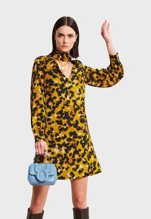 Tričkové šaty - yellow