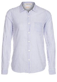 Blauw-wit gestreepte langemouwen shirt met een knoopsluiting aan de voorkant, kraag en een enkele borstzak aan de linkerkant.
