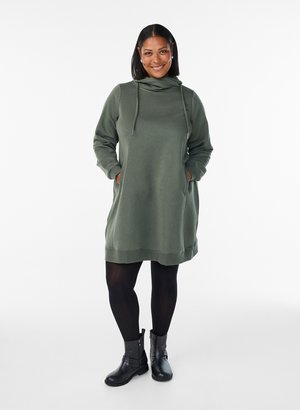 Zizzi, FLASH - MIT STEHKRAGEN UND TASCHEN - Freizeitkleid - thyme