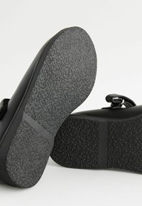 Next REGULAR FIT - Riemchenballerina - lilo stitch black